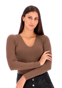 CAMISETA VIC. Siente Cómo el Escote V Cambia el Juego.