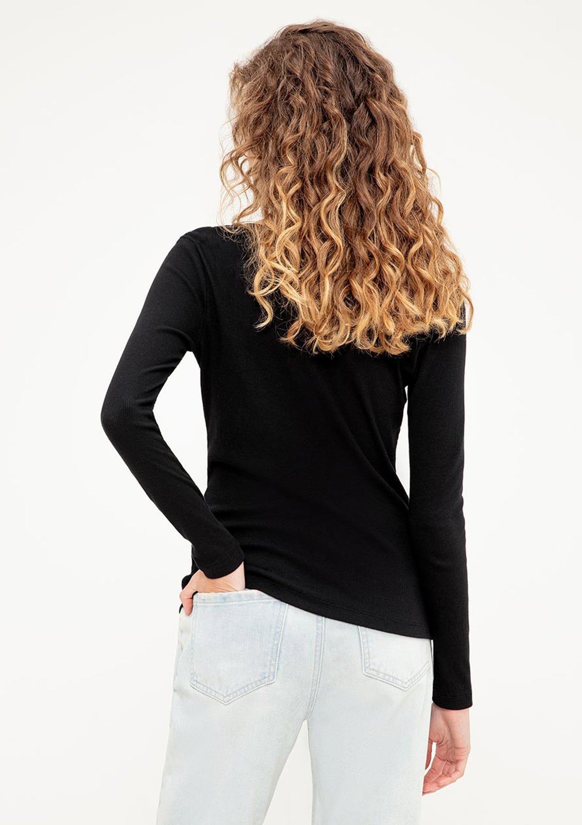 LIAX Camiseta Manga Larga de Algodón Orgánico. Elegancia que se siente.