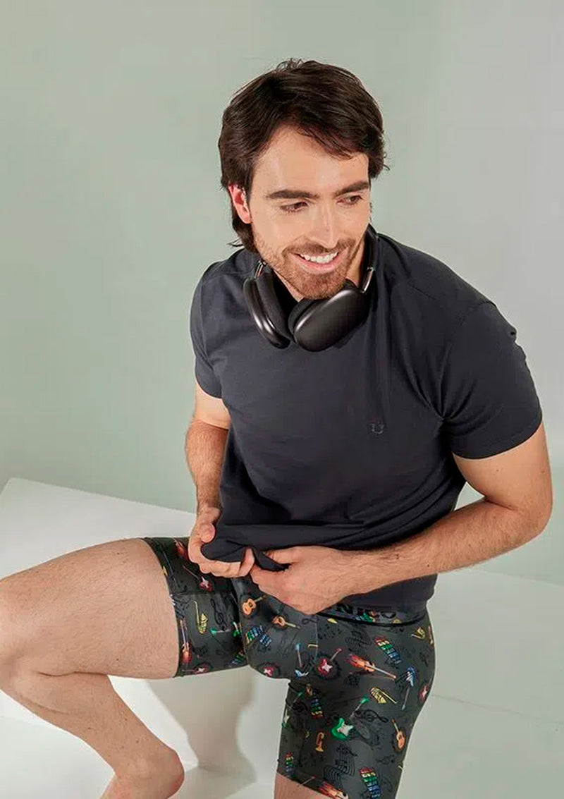 BOXER MEDIO MÚSICA
